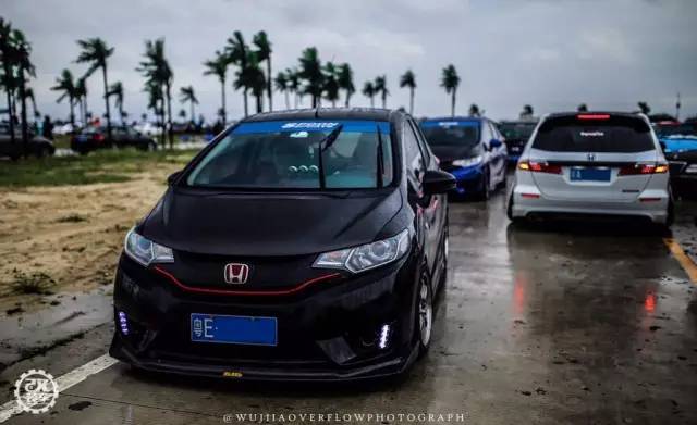 三辆超跑GK5深夜出没:一个人玩改装,真的好寂寞!