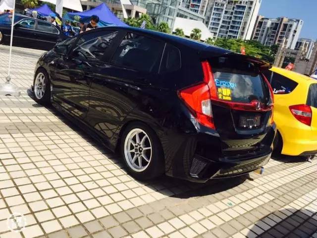 三辆超跑GK5深夜出没:一个人玩改装,真的好寂寞!