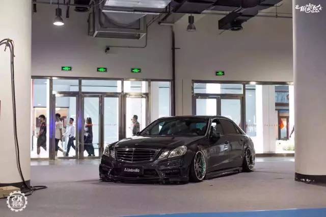 三辆超跑GK5深夜出没:一个人玩改装,真的好寂寞!