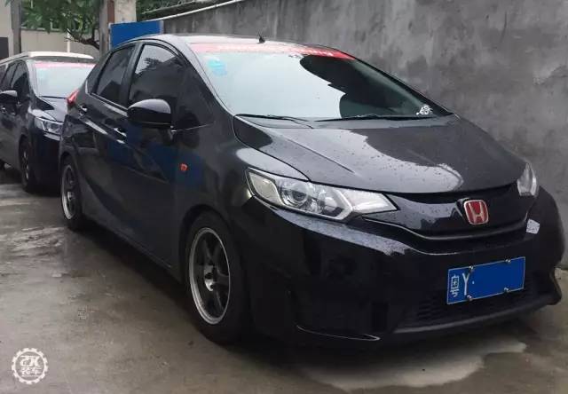 三辆超跑GK5深夜出没:一个人玩改装,真的好寂寞!