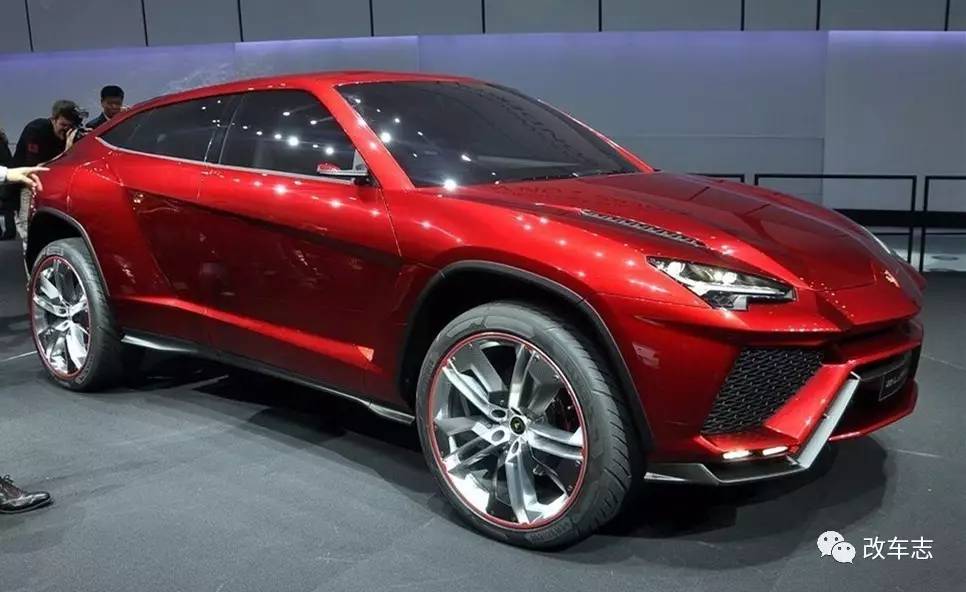 价值500万的宾利添越，打开后备箱后真是