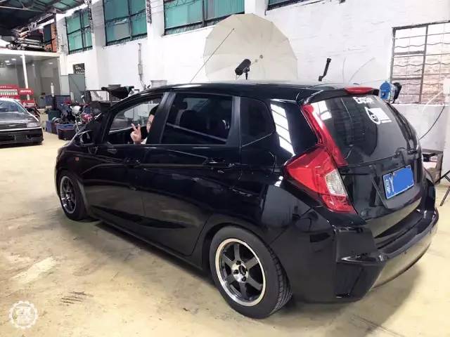 三辆超跑GK5深夜出没:一个人玩改装,真的好寂寞!