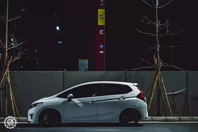 三辆超跑GK5深夜出没:一个人玩改装,真的好寂寞!