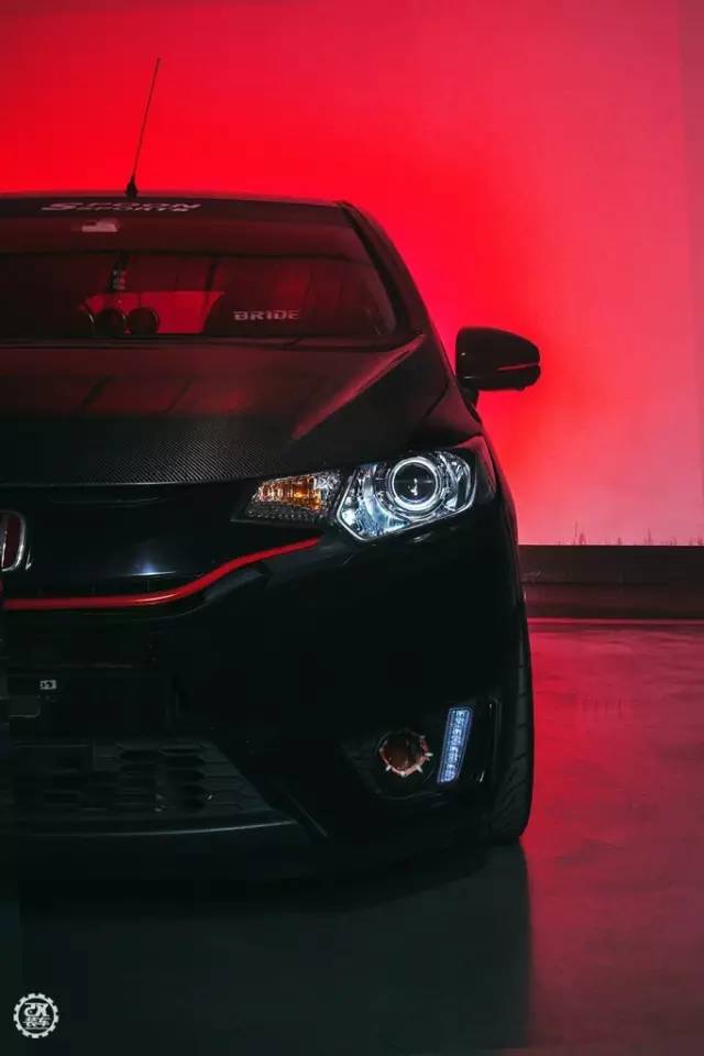 三辆超跑GK5深夜出没:一个人玩改装,真的好寂寞!