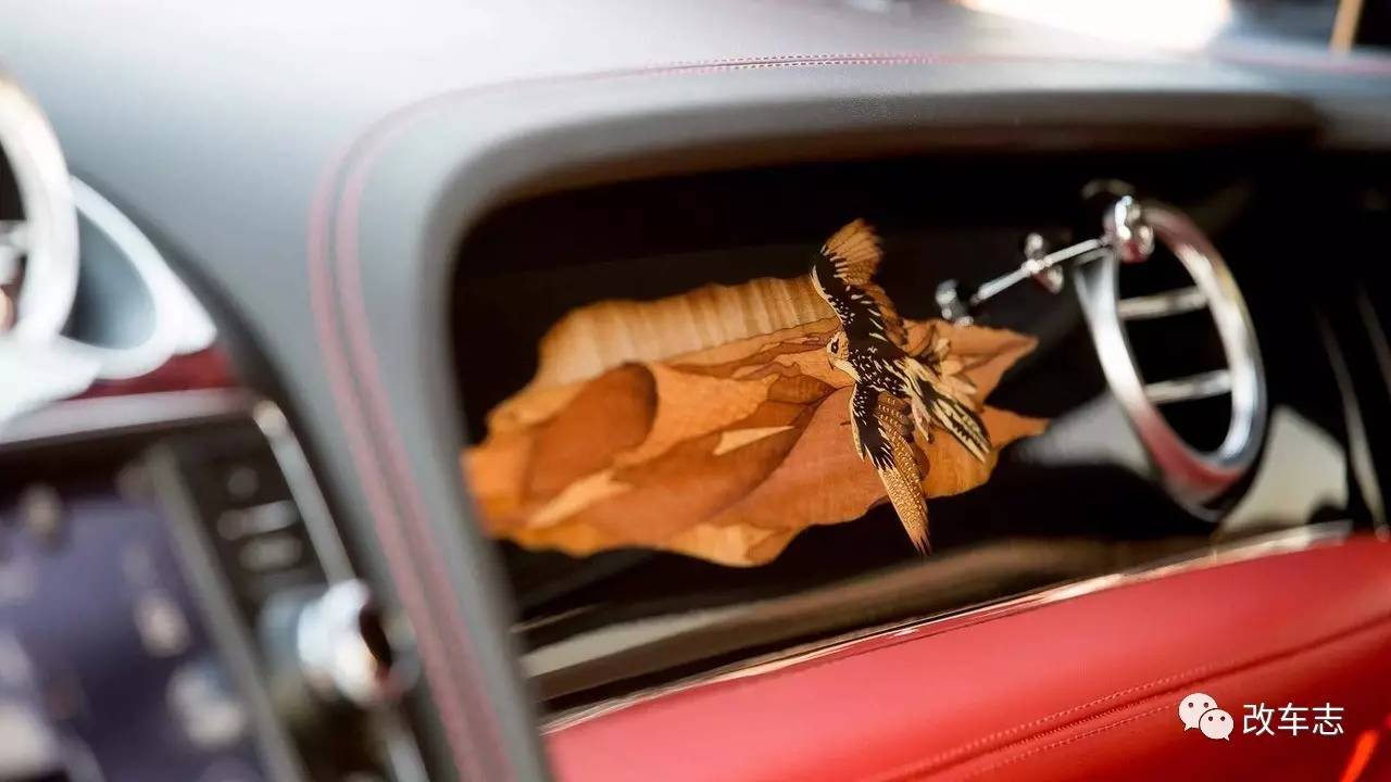 价值500万的宾利添越,打开后备箱后真是