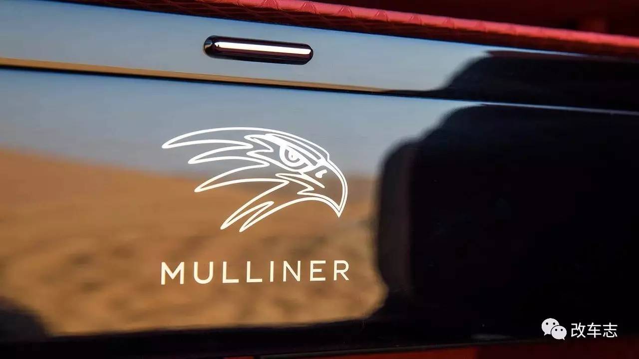 价值500万的宾利添越,打开后备箱后真是