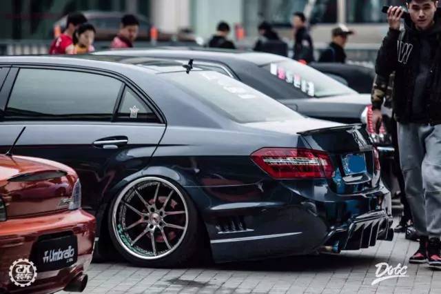 三辆超跑GK5深夜出没:一个人玩改装,真的好寂寞!