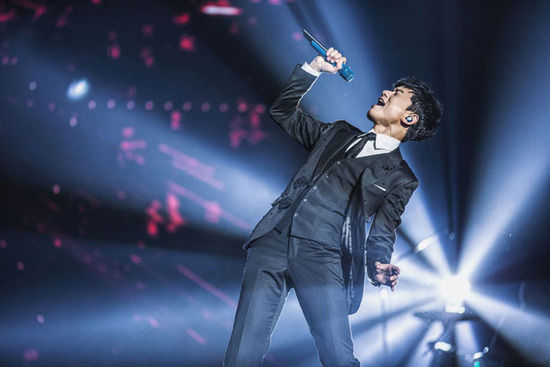 人民网纽约5月23日电 华语乐坛实力歌手张杰21日在被誉为世界表演艺术