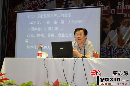 新疆和静县:自治区课改专家付刚受邀到和