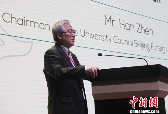 图为北京外国语大学党委书记韩震作主旨发言。 林永传 摄