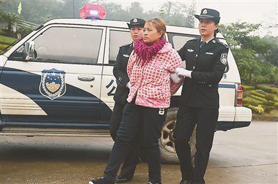 跨国贩毒集团主犯邓明珠被判无期 8名成员获死刑