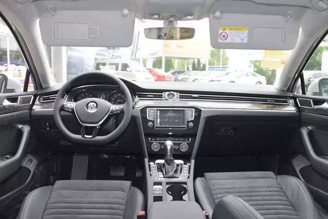 25万落地,居然很多人纠结于这两款神级中型SUV和轿车