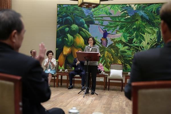 台湾最新民调:过半民众对蔡英文执政周年不满意