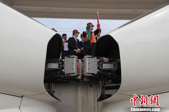 图为车辆系统模拟应急演练。 钟欣 摄