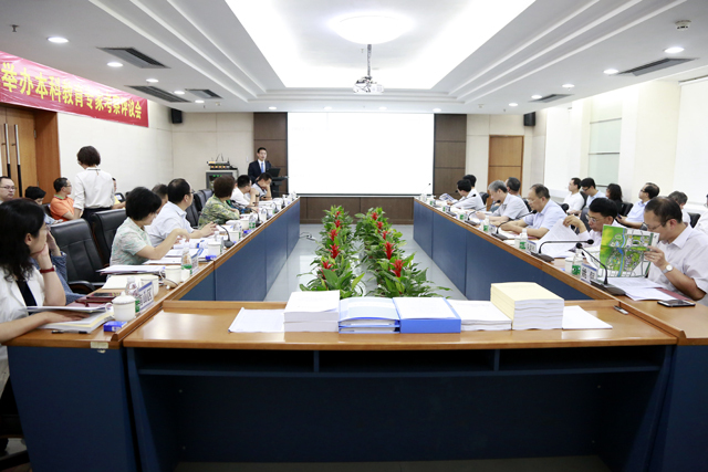 教育部专家组到深圳校区考察评议筹办本科教育