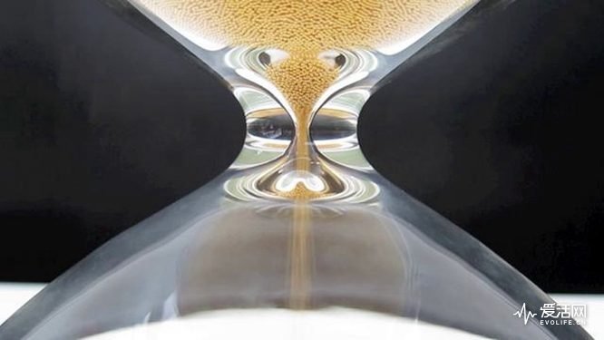 Marc Newson 2015年设计的沙漏