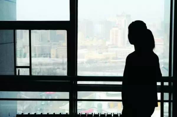 爸妈都没时间管她,就做了这一件事,她考上985