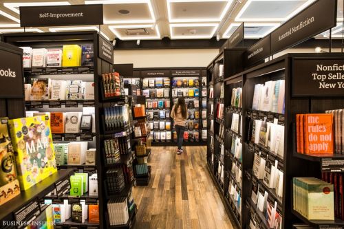 亚马逊纽约首家实体店开张 需扫描才知道书价格