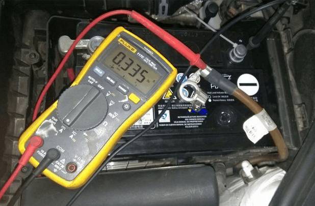 为什么有的车一两年就得换电瓶，有车却能用5年？