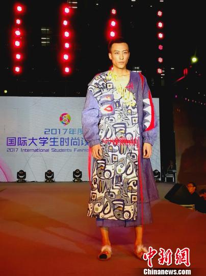 图为第八届大学生艺术节暨2017年度国际大学生时尚设计盛典现场。 宋敏涛 摄