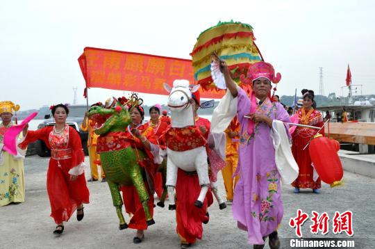 图为民俗展演现场。 黄艳梅 摄