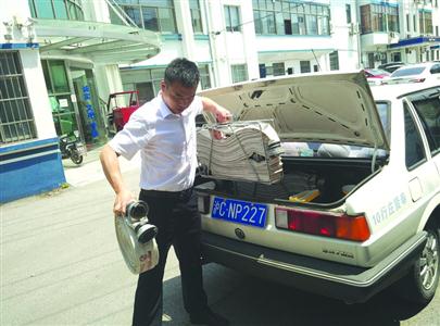 公务车后备厢建起车载微型消防站|公务车|后