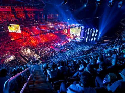 玩游戏不再是不务正业?电竞高手堪比战机飞行