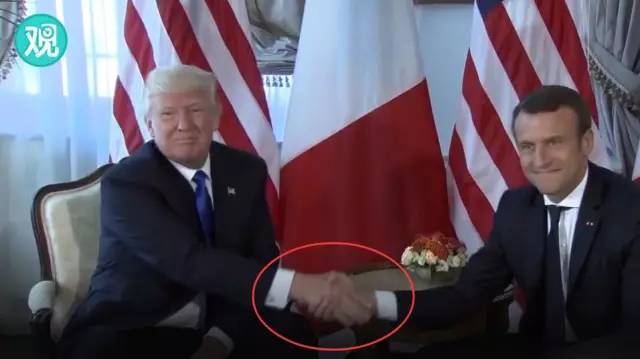 “我才是老大!”特朗普的握手神功被破