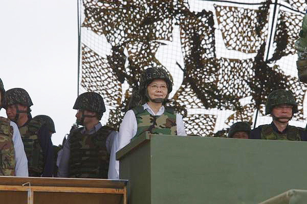 蔡英文视察演习迟到 媒体人叹:秦桧宋高宗太多