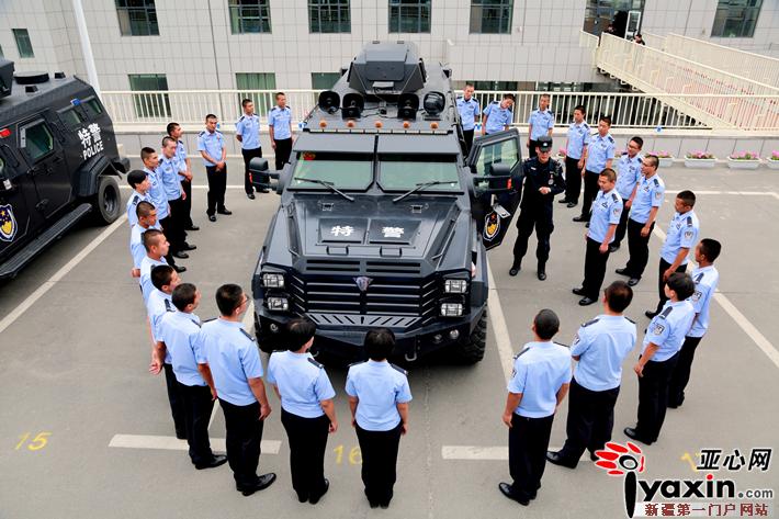 新疆"准警察"进警营 感受科技强警独特魅力