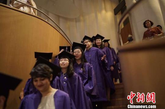 中国第一所中美合办研究型大学首届本科生毕业