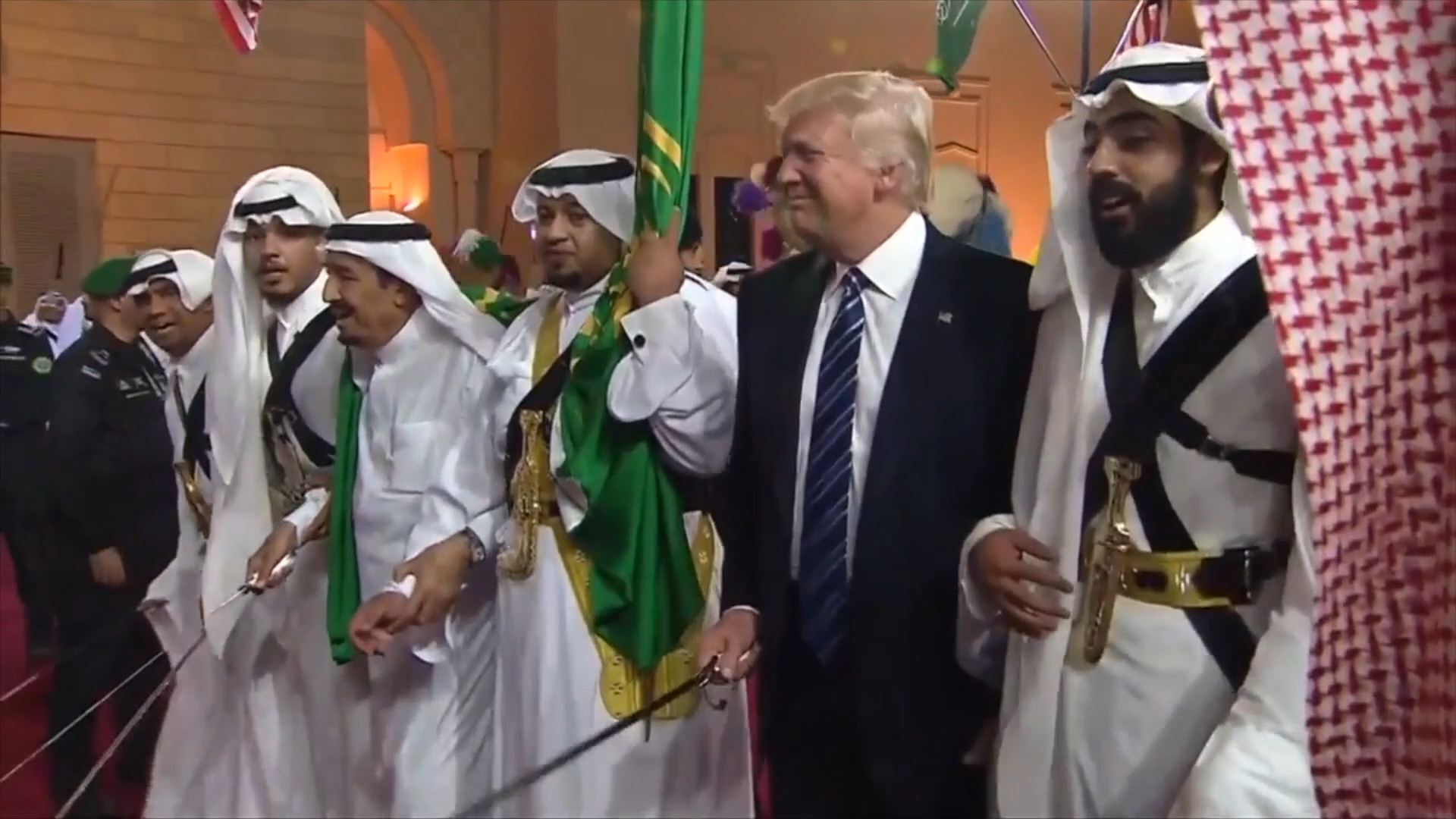 特朗普结束外交首秀 变化多端视为 法宝 |外交|