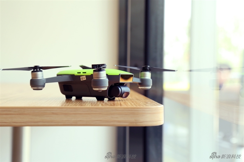 大疆晓Spark无人机上手:小得不可思议|无人机