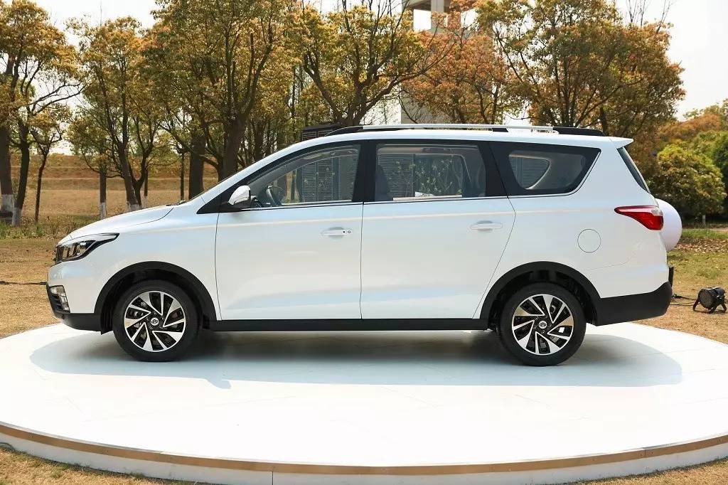 测试长安欧尚A800,据说这是一辆初级人工智能