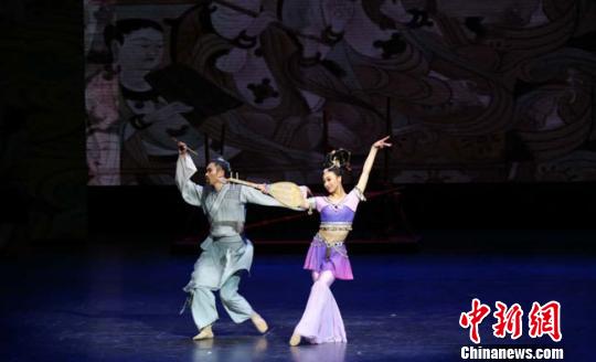 该舞剧历时3个月打造,从4月29日预演以来,经过多次修排、合成、彩排,演出时间最终缩短至75分钟,较之前减少30分钟左右。敦煌大剧院供图