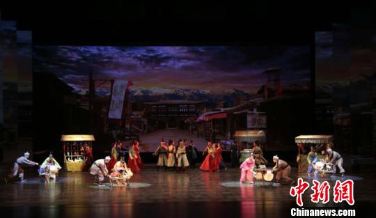 该舞剧历时3个月打造,从4月29日预演以来,经过多次修排、合成、彩排,演出时间最终缩短至75分钟,较之前减少30分钟左右。敦煌大剧院供图