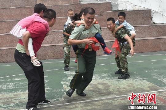 福建海警举办与海警共成长亲子活动