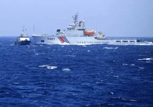  ▲中越海警船只在南海的对峙。过去中国执法船往往占据吨位上的优势。