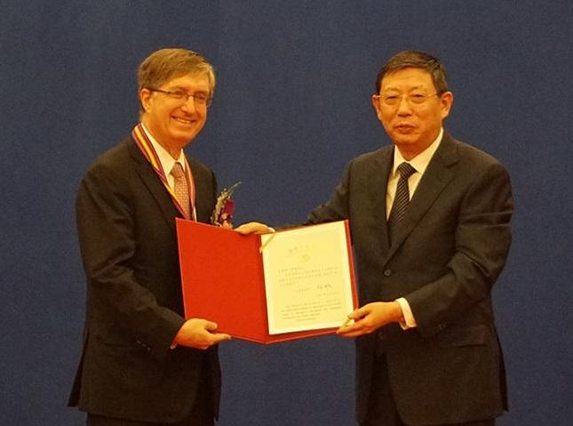 上海NYU美方校长:曾被当比尔盖茨 现有&quot;上海灵魂&quot;