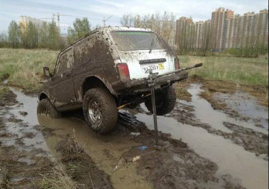 爆胎了别慌，正确使用千斤顶这事儿轻松解决