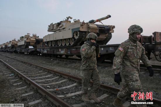 当地时间2月14日,罗马尼亚康斯坦察,第一批美军士兵及其军事装备已到达美国设在罗马尼亚黑海海滨地区附近的康斯坦察军事基地。预计,将有500名美军士兵驻扎在罗马尼亚。 日媒赞“美国兵车祸中救人” 被指不实后撤回报道