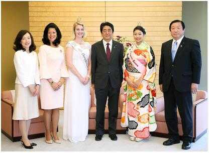 安倍会见美日两国樱花女王 收到川普亲笔信(组图)