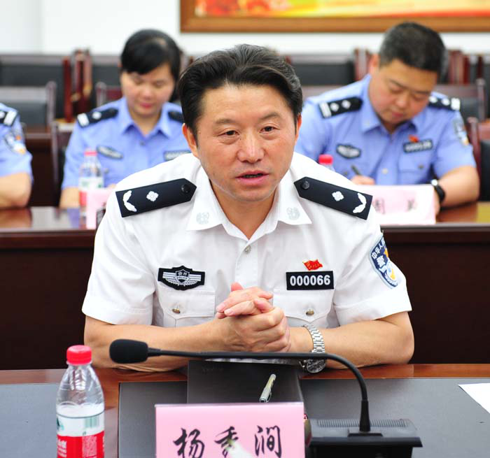 国内新闻   随后,杨秀涧同志代表警务保障部感谢厅党委对警务保障部