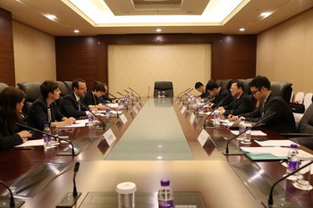 中国与澳大利亚、日本、捷克分别举行 外交部