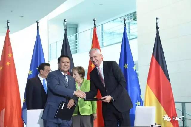 总理站台!戴姆勒、大众加速中国新能源车平民化