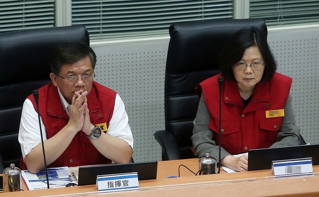 最强梅雨空袭台湾 蔡英文“神龙首尾都不见”