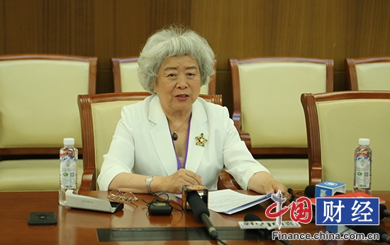 吴晓灵:跑路P2P都不是建立在信息风控基础上