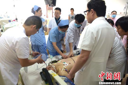 据了解,患者张某今年63岁,是慢性肾衰竭尿毒症期门诊透析患者,在该院血液科透析已有一年多。 医院提供 摄