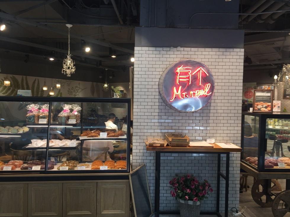 他从广告业转型做餐饮，坚持的路上太多生死更迭