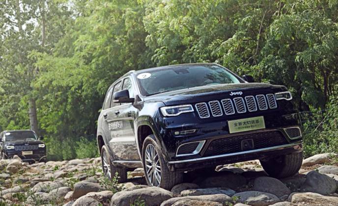 同级SUV同场PK  最后2017款大切诺基胜出了